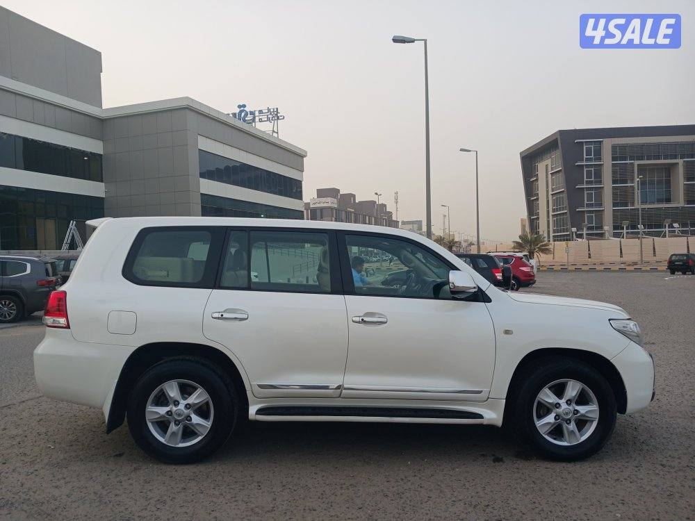 لاند كروزر VXR موديل 20103