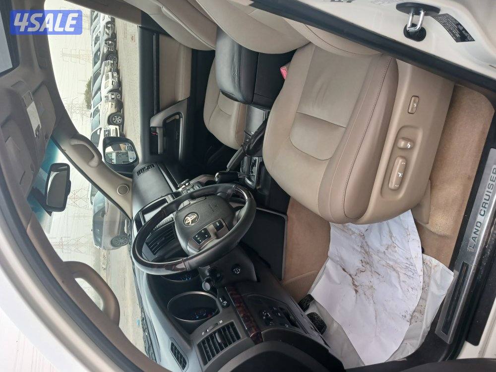 لاند كروزر VXR موديل 20106