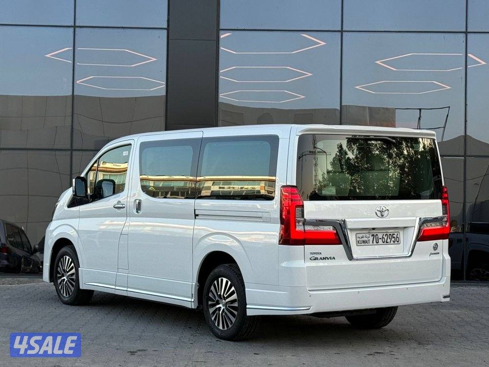 GRANVIA PREMIUM _2023 عداد 33 الف فقط3