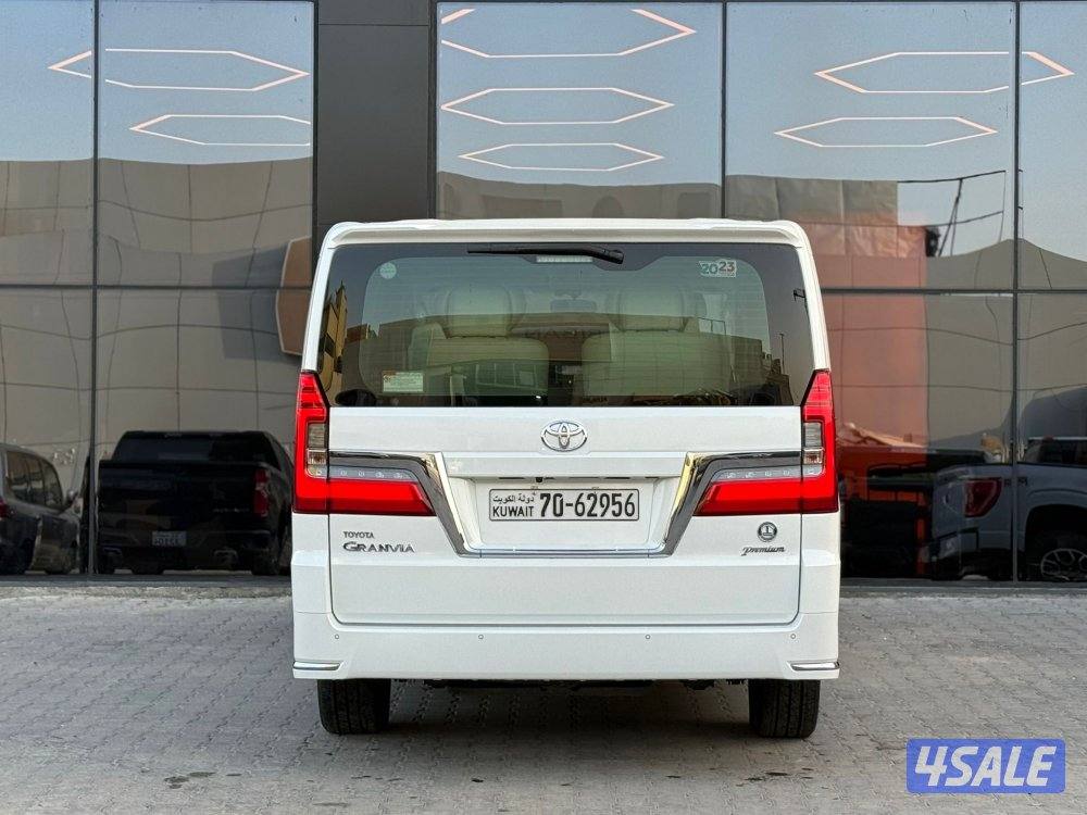 GRANVIA PREMIUM _2023 عداد 33 الف فقط5