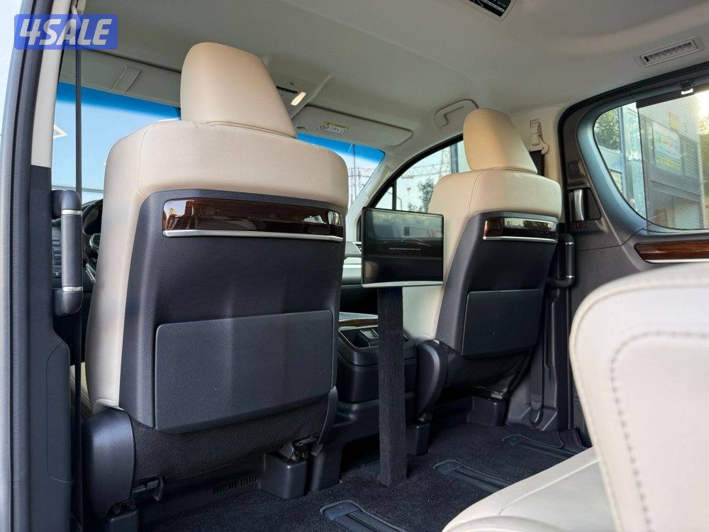 GRANVIA PREMIUM _2023 عداد 33 الف فقط10