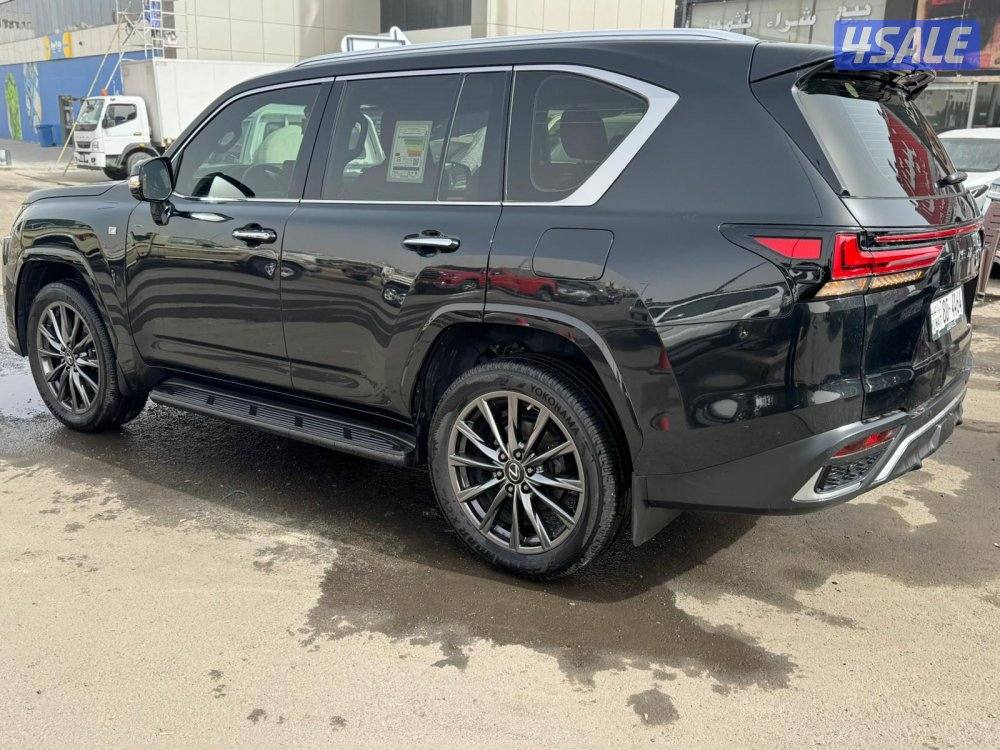 لكزس F.SPORT LX600 twin turbo.V6 موديل 2023  ماشى 81.000 k.m3