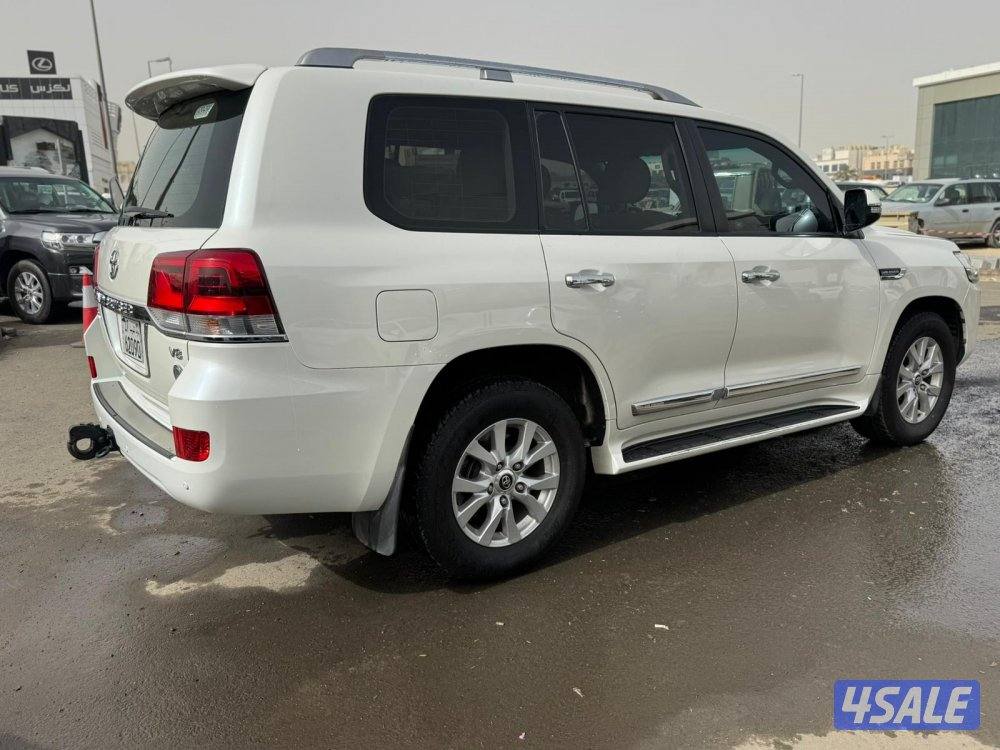 لاند كروزر GX.R-V8 موديل 2020 ماشى 237.000 k.m  وارد الساير .صبغ وكالة2