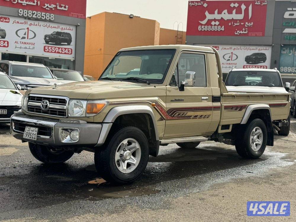 لاند كروزر شاص LX .V6  موديل 2018 ماشى 371.000 k.m  وارد الخليج .0
