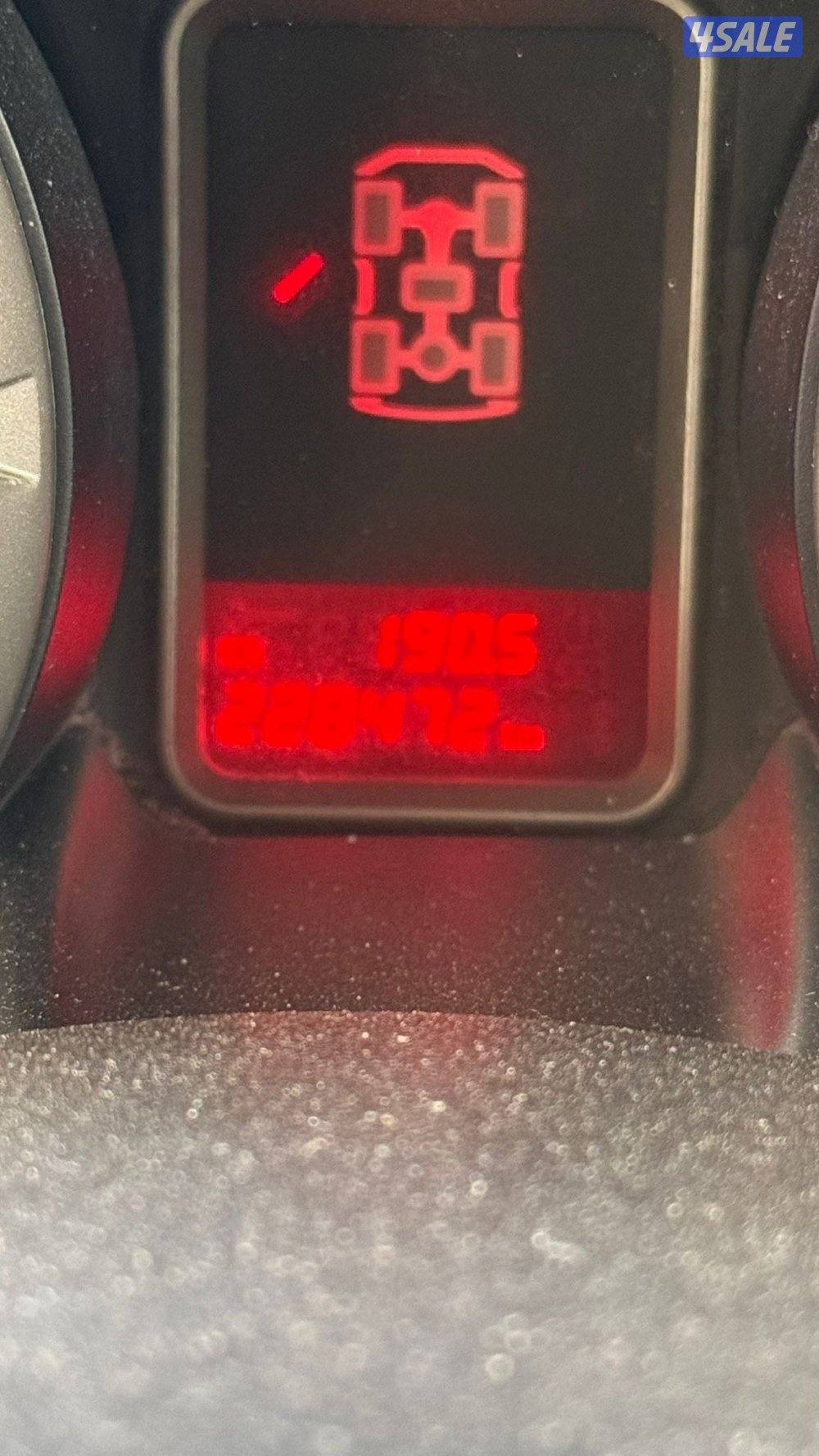 للبيع باجيرو موديل 2020شرط الفحص ماشي 228 الف لون ذهبي مكينه صغيره2