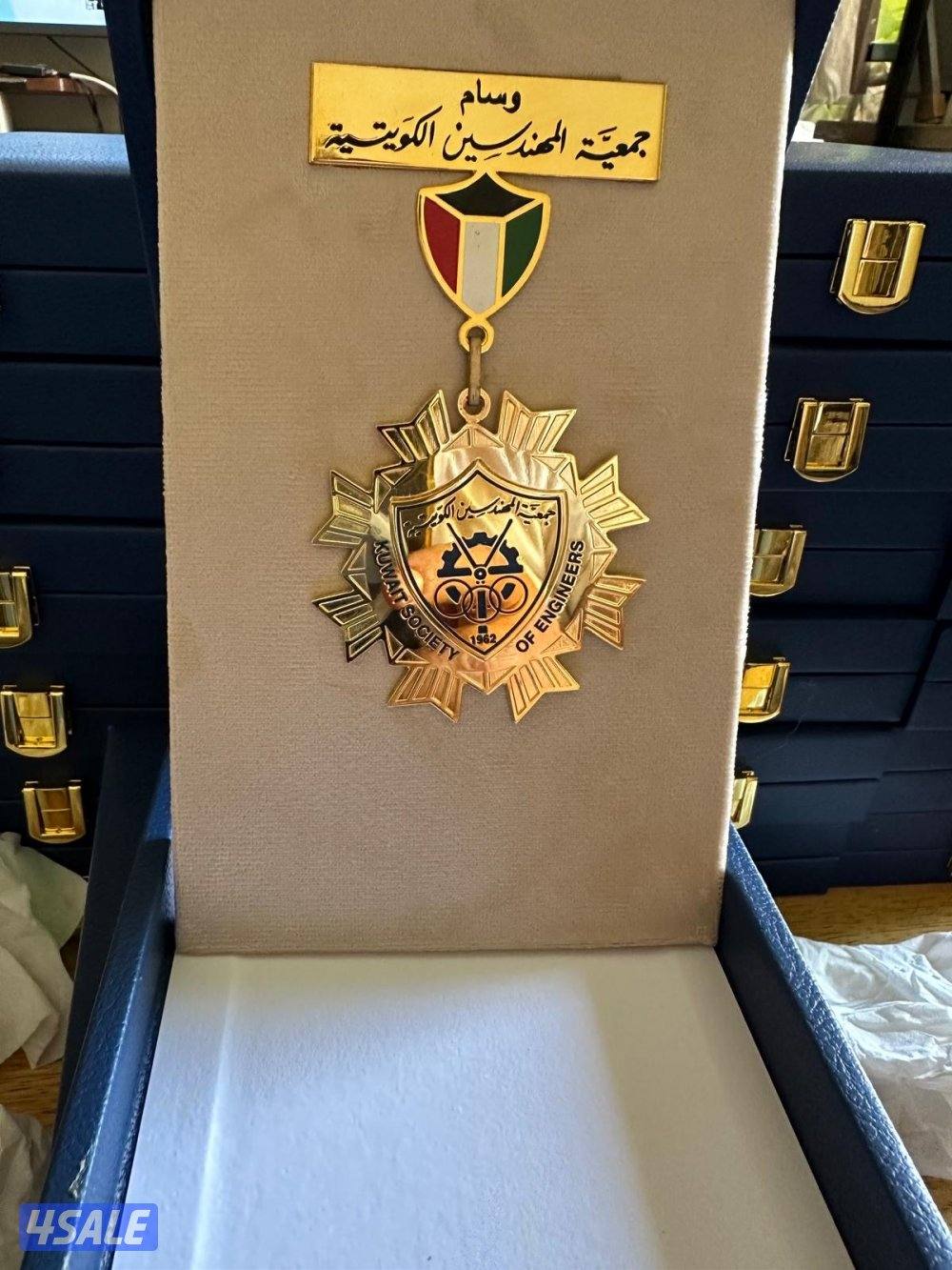 مصنع صياغة الأوسمة والدروع الملكية 🏆 (ذهب وفضة) - شغل يدوي6