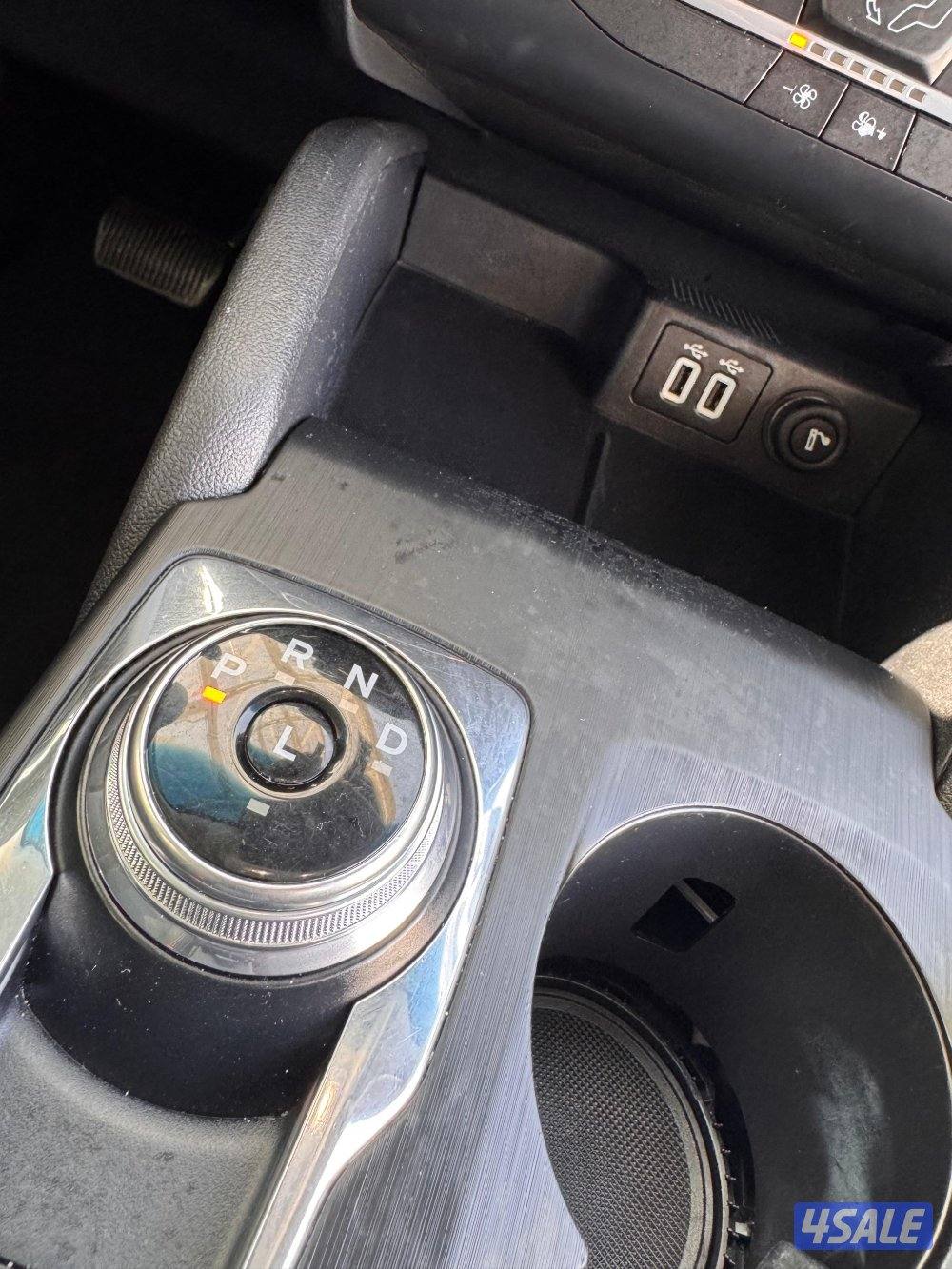 للبيع فورد إسكيب موديل 2022 الغانم عداد 87 الف11