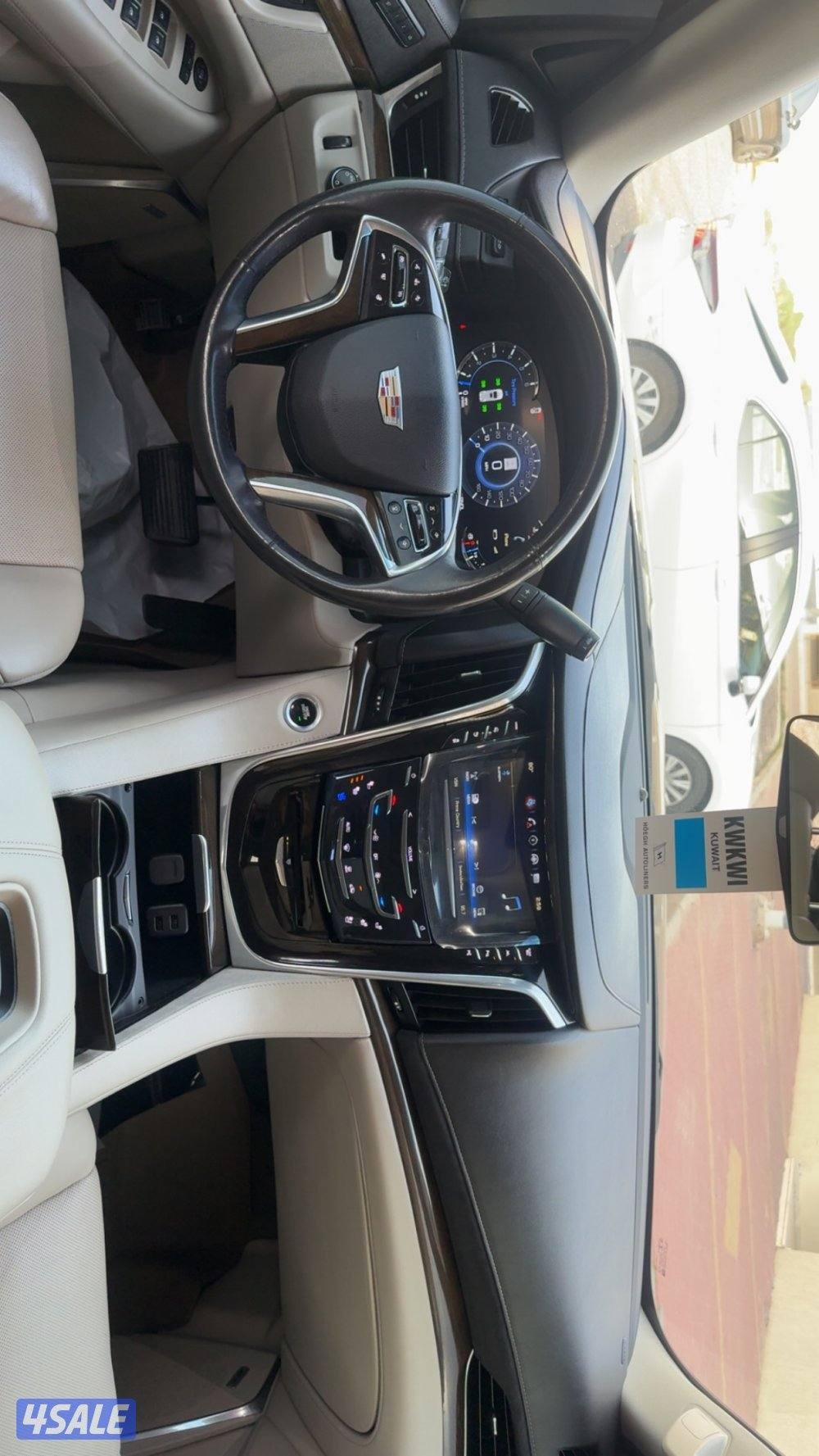 اسكاليد موديل 2020 اللون اسود من داخل اوف وايت2