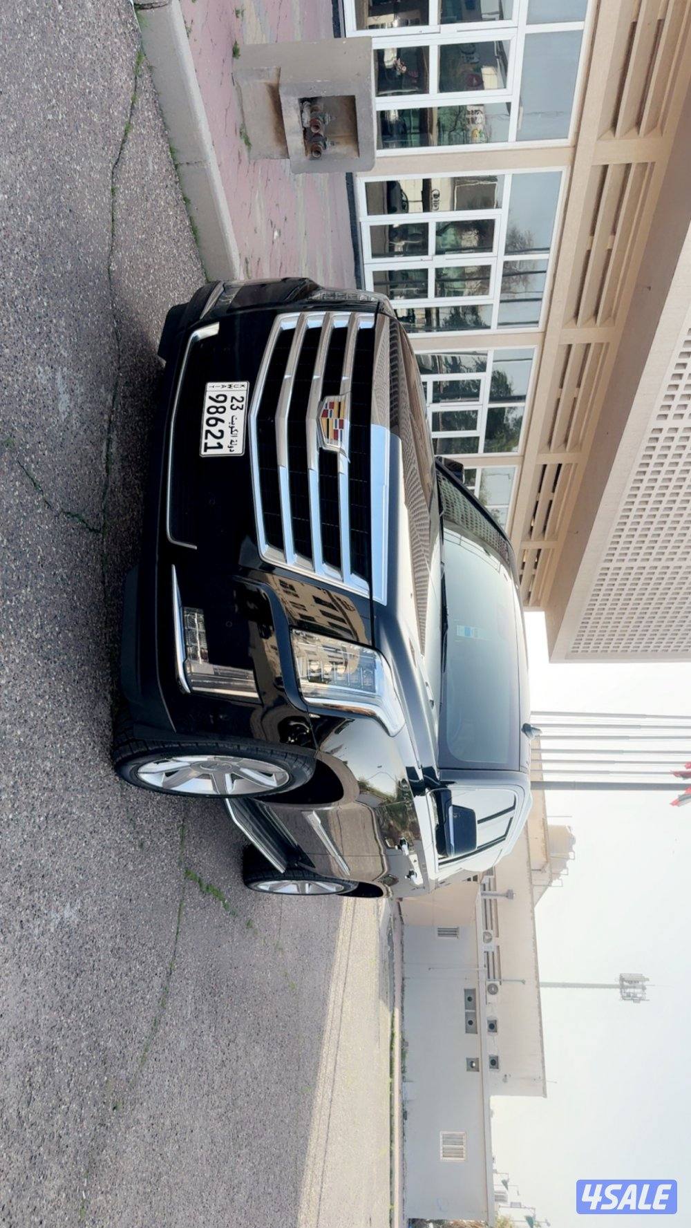 اسكاليد موديل 2020 اللون اسود من داخل اوف وايت5