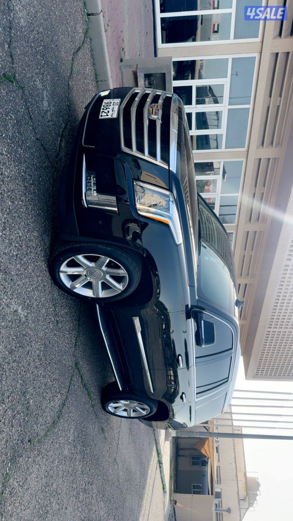 اسكاليد موديل 2020 اللون اسود من داخل اوف وايت7