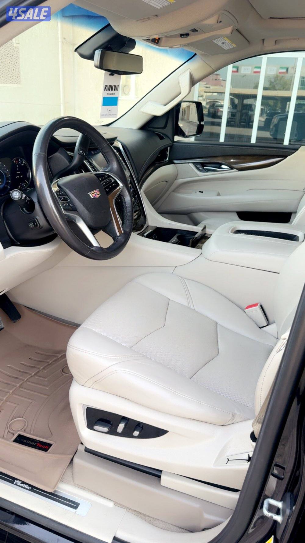 اسكاليد موديل 2020 اللون اسود من داخل اوف وايت8