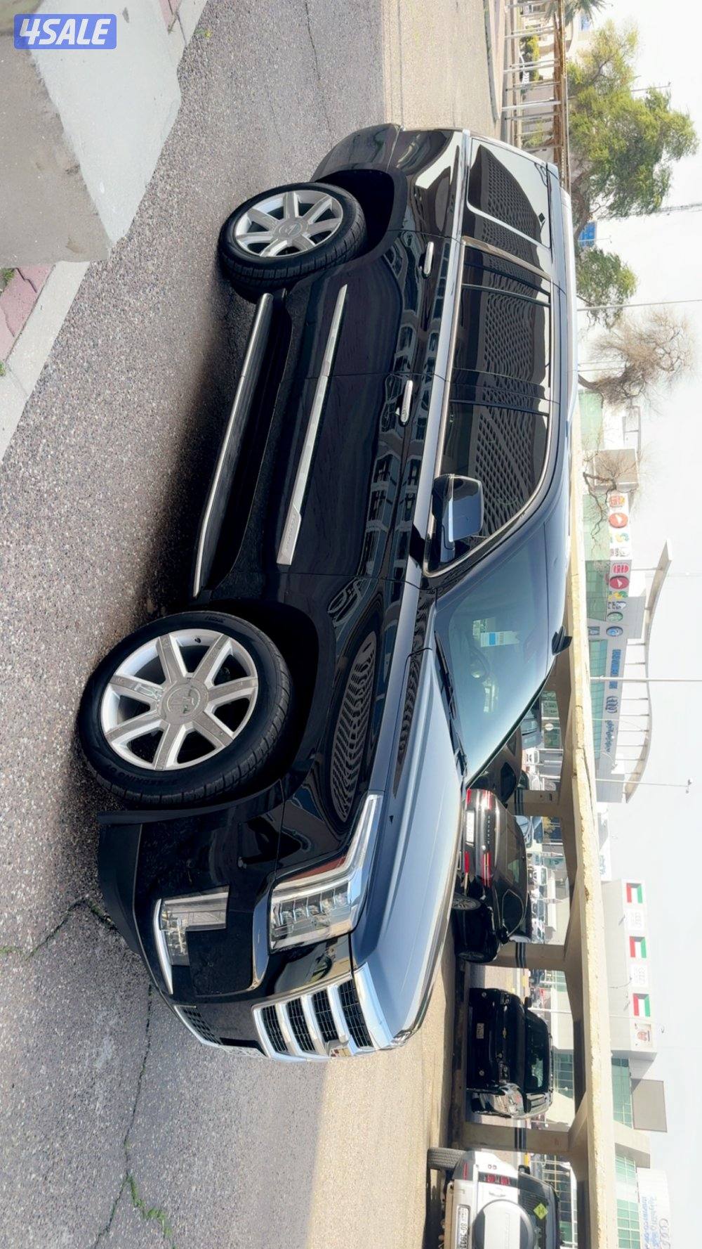 اسكاليد موديل 2020 اللون اسود من داخل اوف وايت9