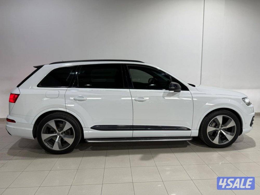 Audi Q7 55 TFSI Quattro S-Line0
