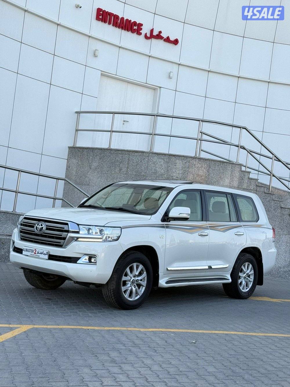 للبيع لاند كروزر VXR 2016 صبغ قطعتين0