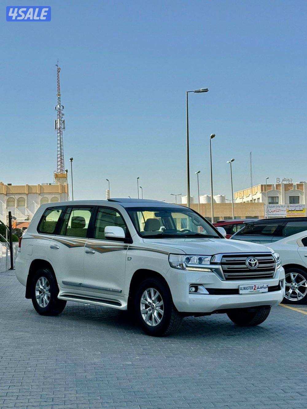 للبيع لاند كروزر VXR 2016 صبغ قطعتين3