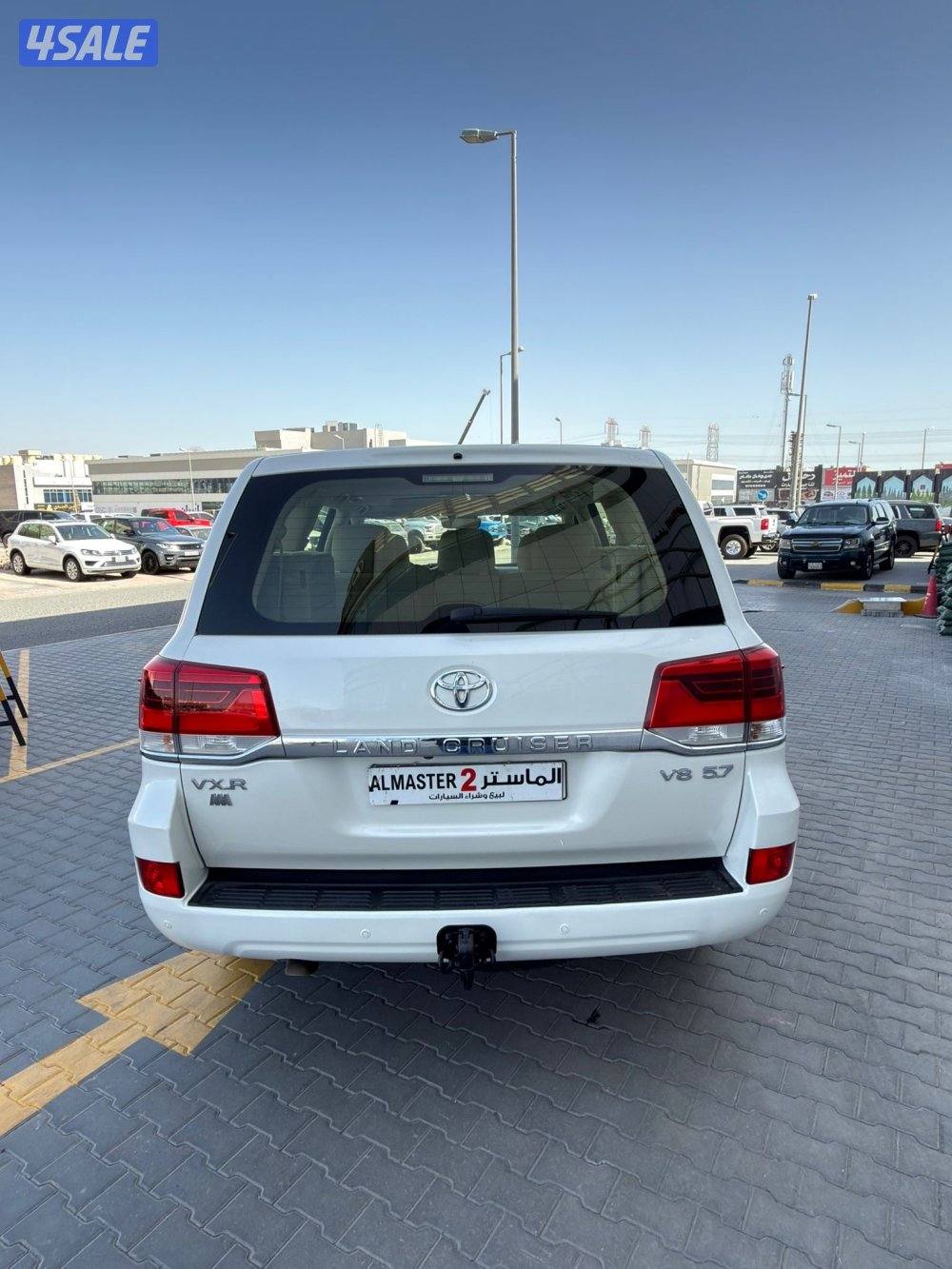 للبيع لاند كروزر VXR 2016 صبغ قطعتين4