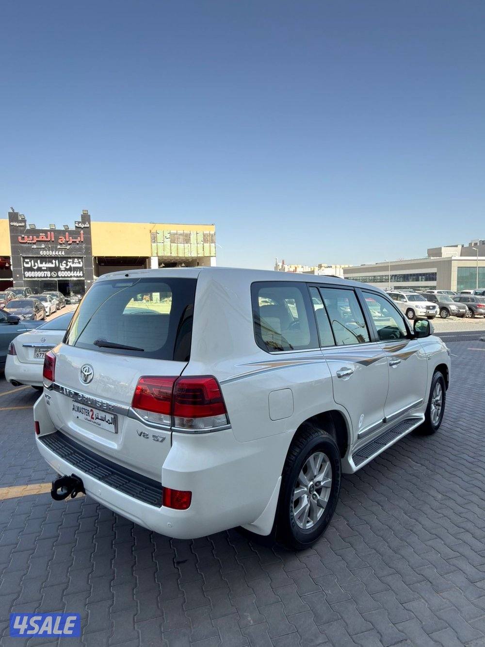 للبيع لاند كروزر VXR 2016 صبغ قطعتين5