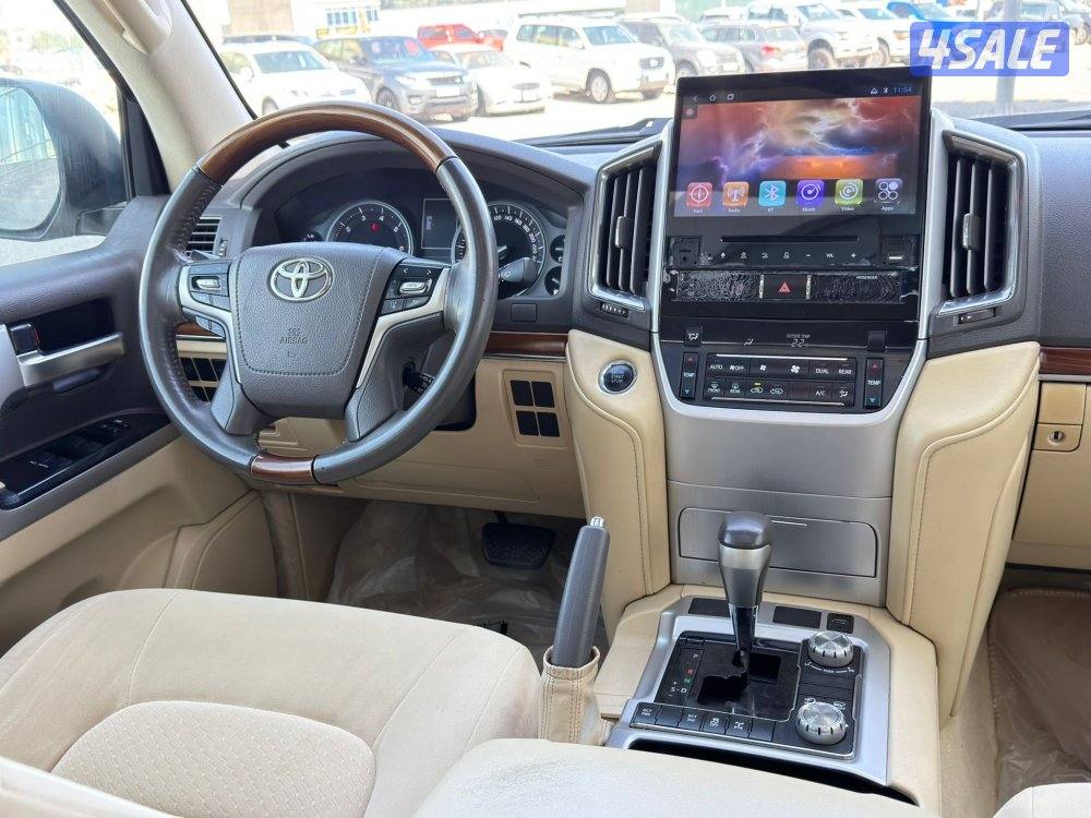 للبيع لاند كروزر VXR 2016 صبغ قطعتين6