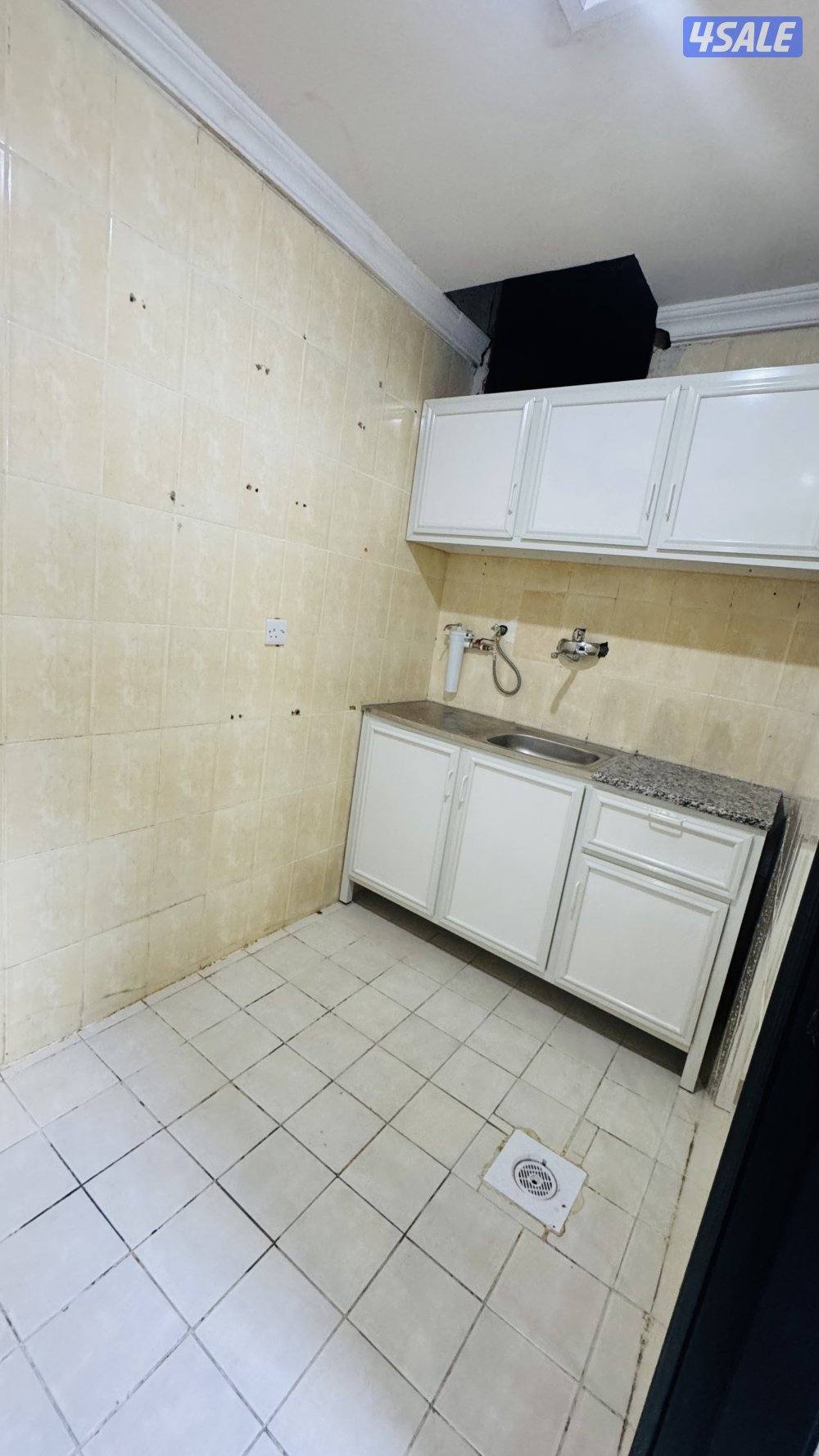 شقه للإيجار حولي شيء مرتب و نظيف فاضي وخلو مساحات كبيرة استلام فوري3