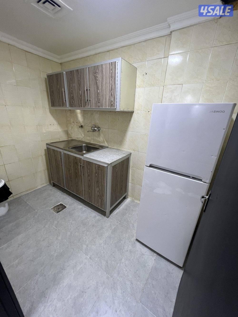 شقه للإيجار حولي شيء مرتب و نظيف فاضي وخلو مساحات كبيرة استلام فوري4