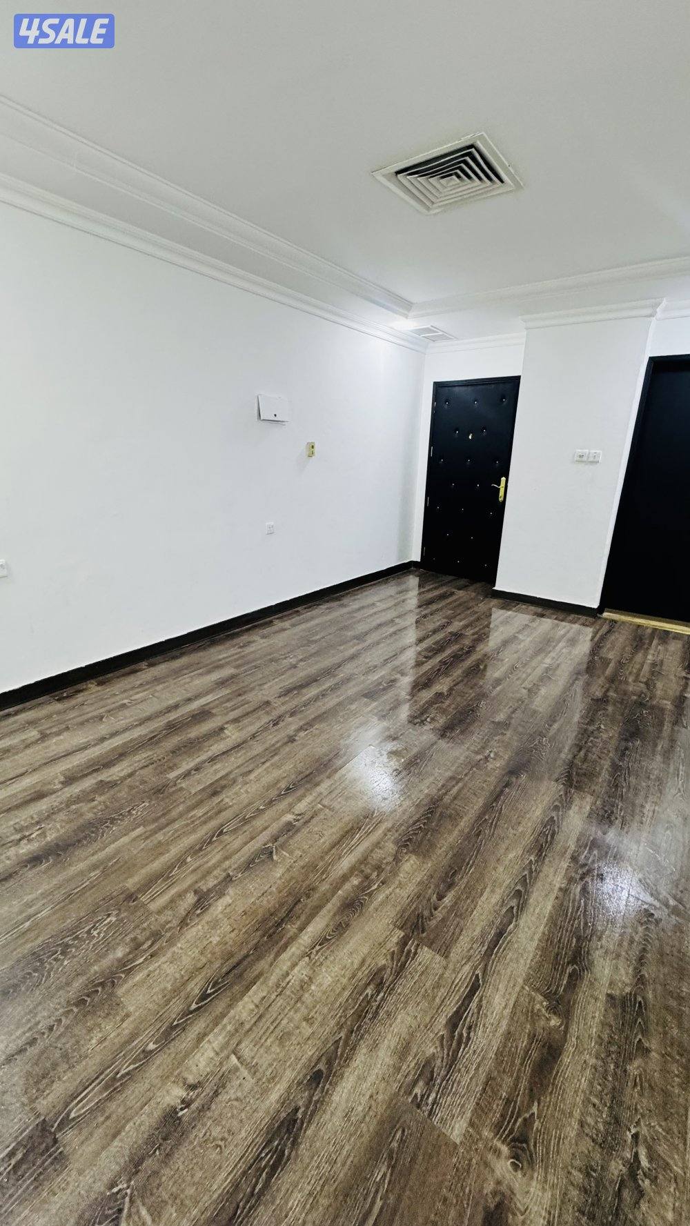 شقه للإيجار حولي شيء مرتب و نظيف فاضي وخلو مساحات كبيرة استلام فوري5