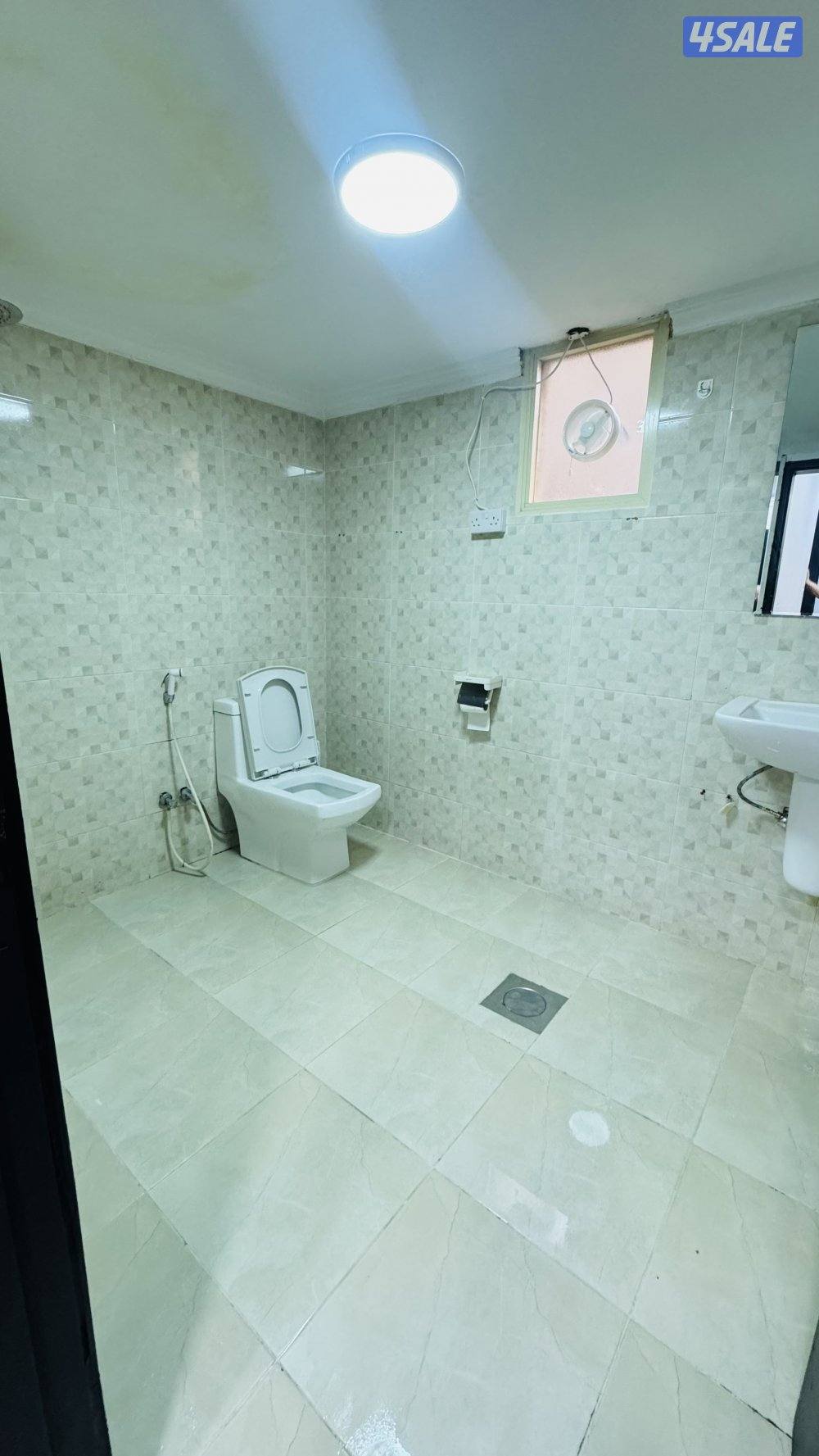 شقه للإيجار حولي شيء مرتب و نظيف فاضي وخلو مساحات كبيرة استلام فوري8