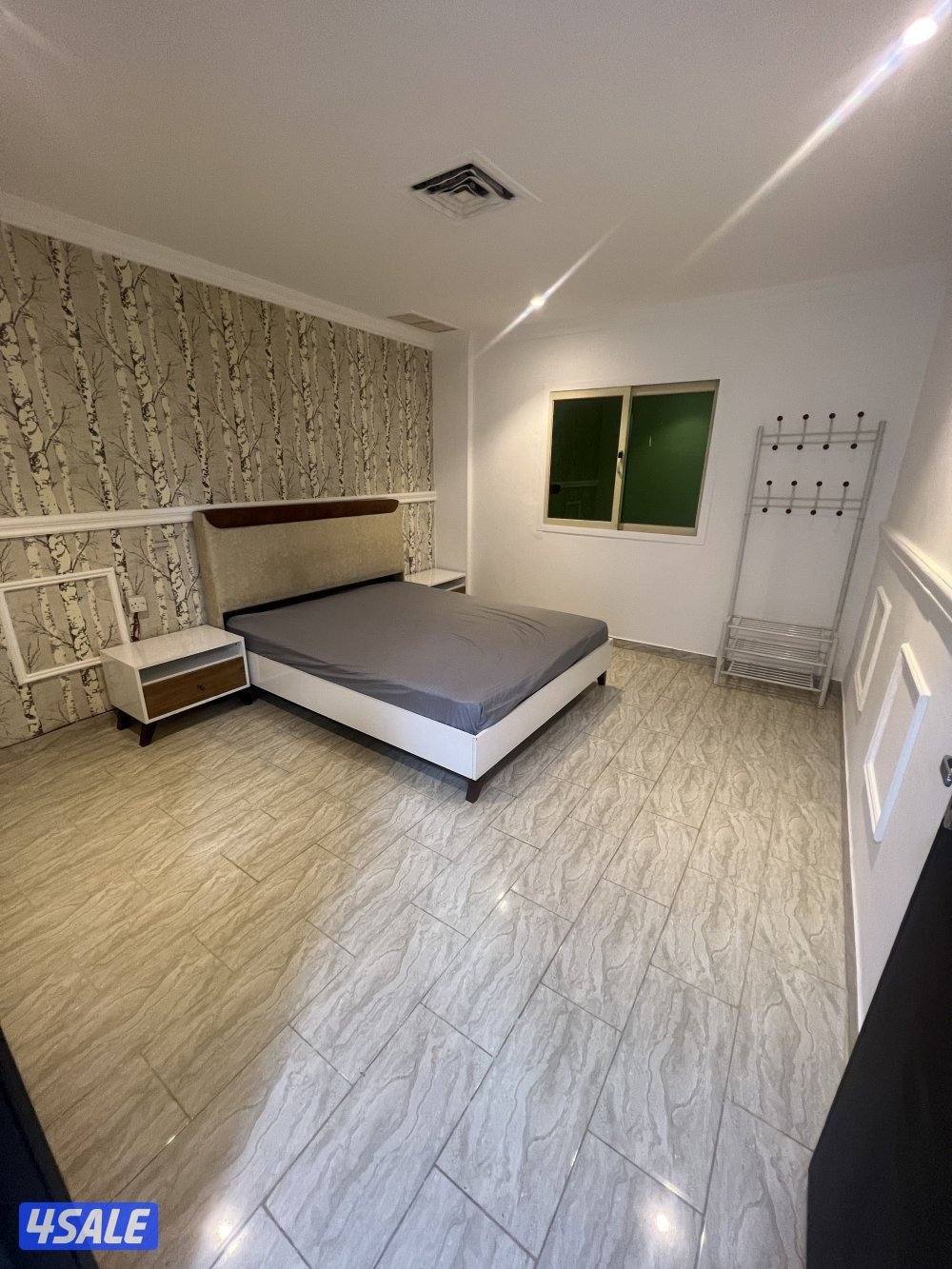 شقه للإيجار حولي شيء مرتب و نظيف فاضي وخلو مساحات كبيرة استلام فوري10