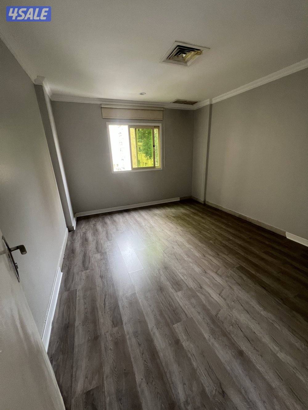 شقه للإيجار حولي شيء مرتب و نظيف فاضي وخلو مساحات كبيرة استلام فوري13