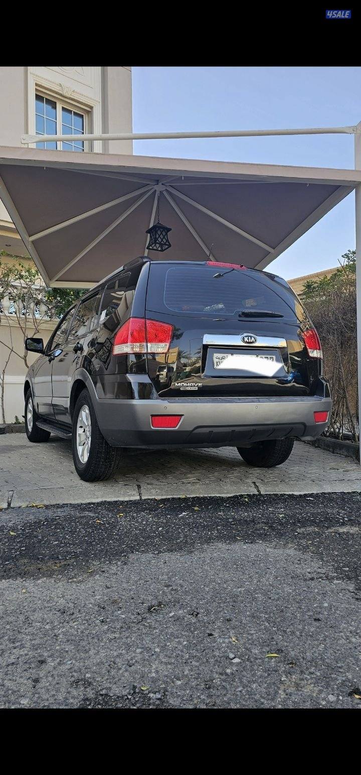 للبيع كيا موهافي 2014 اللون اسود شرط الفحص ماكينة وقير وشاصي0