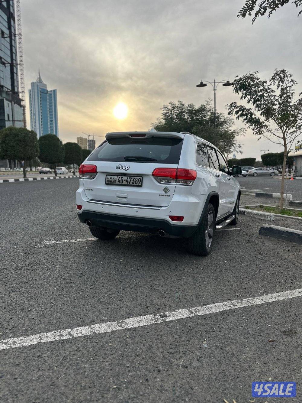 للبيع جيب جراند شيروكي موديل 2015 8 سلندر1