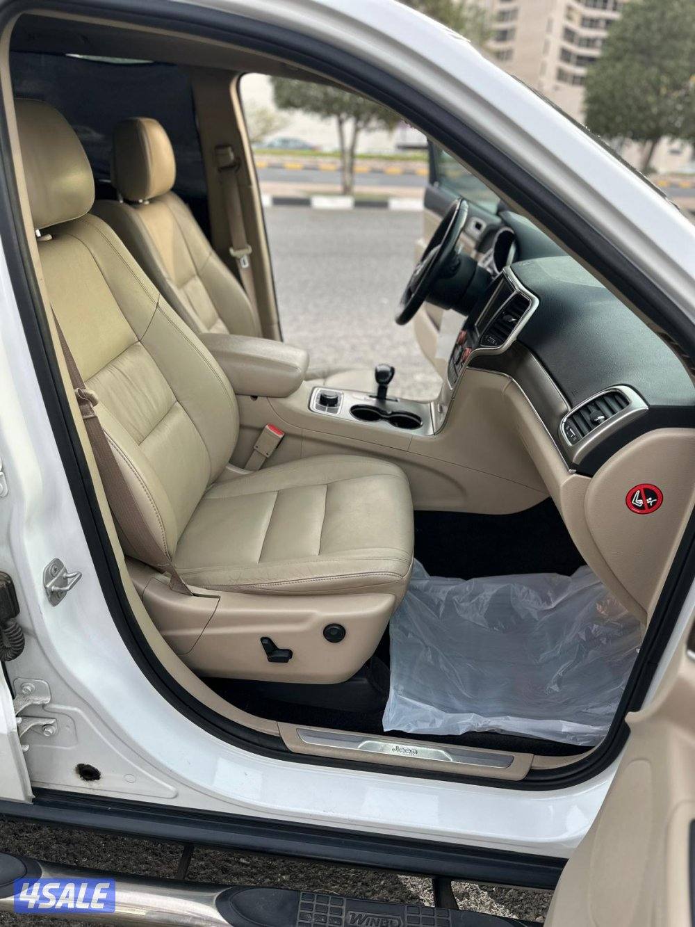 للبيع جيب جراند شيروكي موديل 2015 8 سلندر3