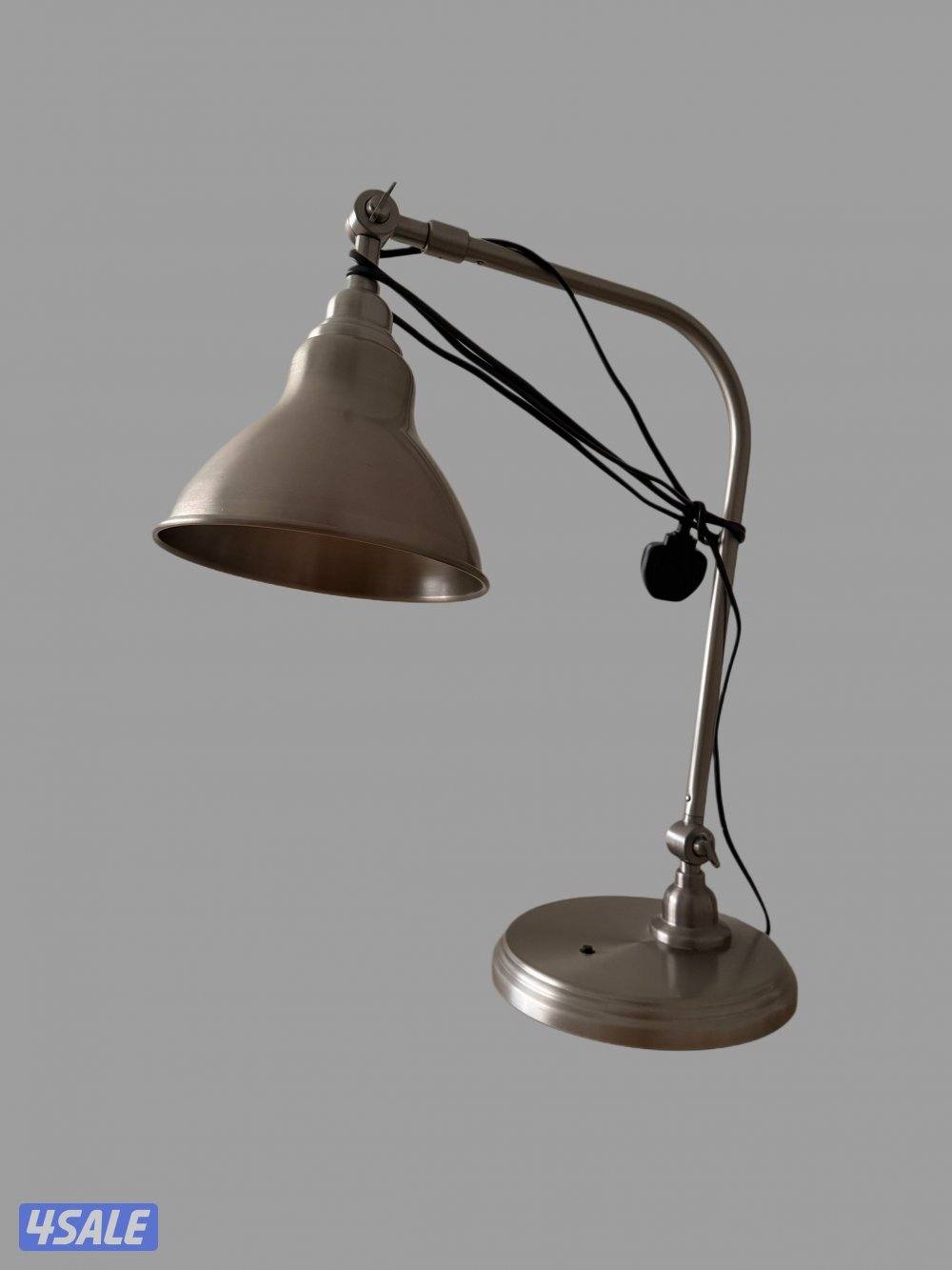 مكتب من ايكيا مقاس 160 ب60  يصلح لرسامين او لدراسه او اي شي مع ابجوره1