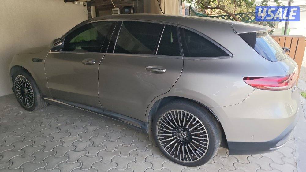 مرسيدس EQC 20212