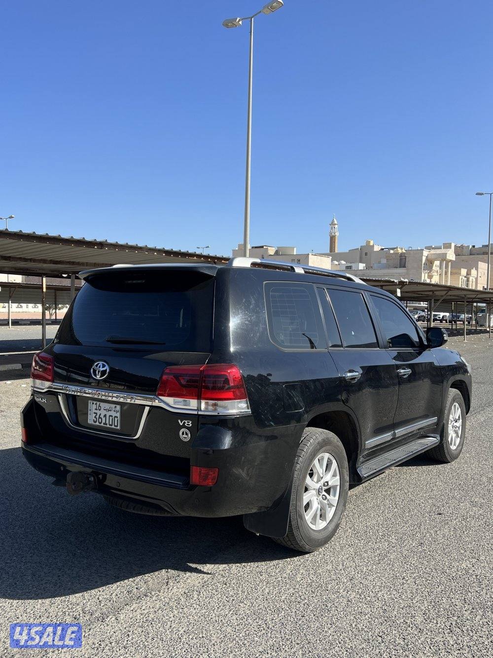 للبيع لاندكروزر gxr 2018 ممشى 215 الف صبغ وكالة1