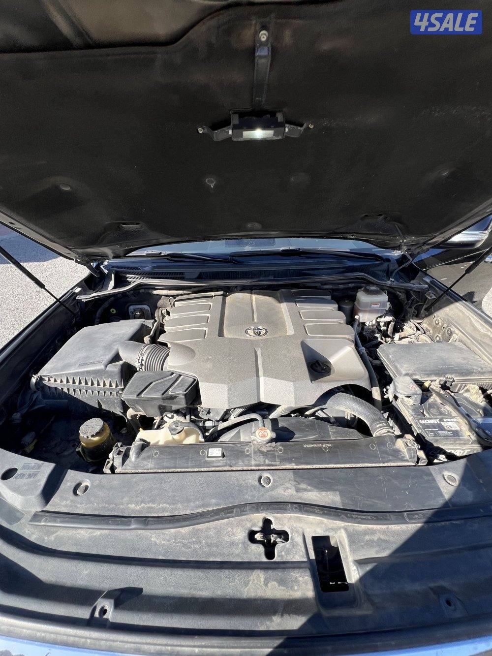 للبيع لاندكروزر gxr 2018 ممشى 215 الف صبغ وكالة10