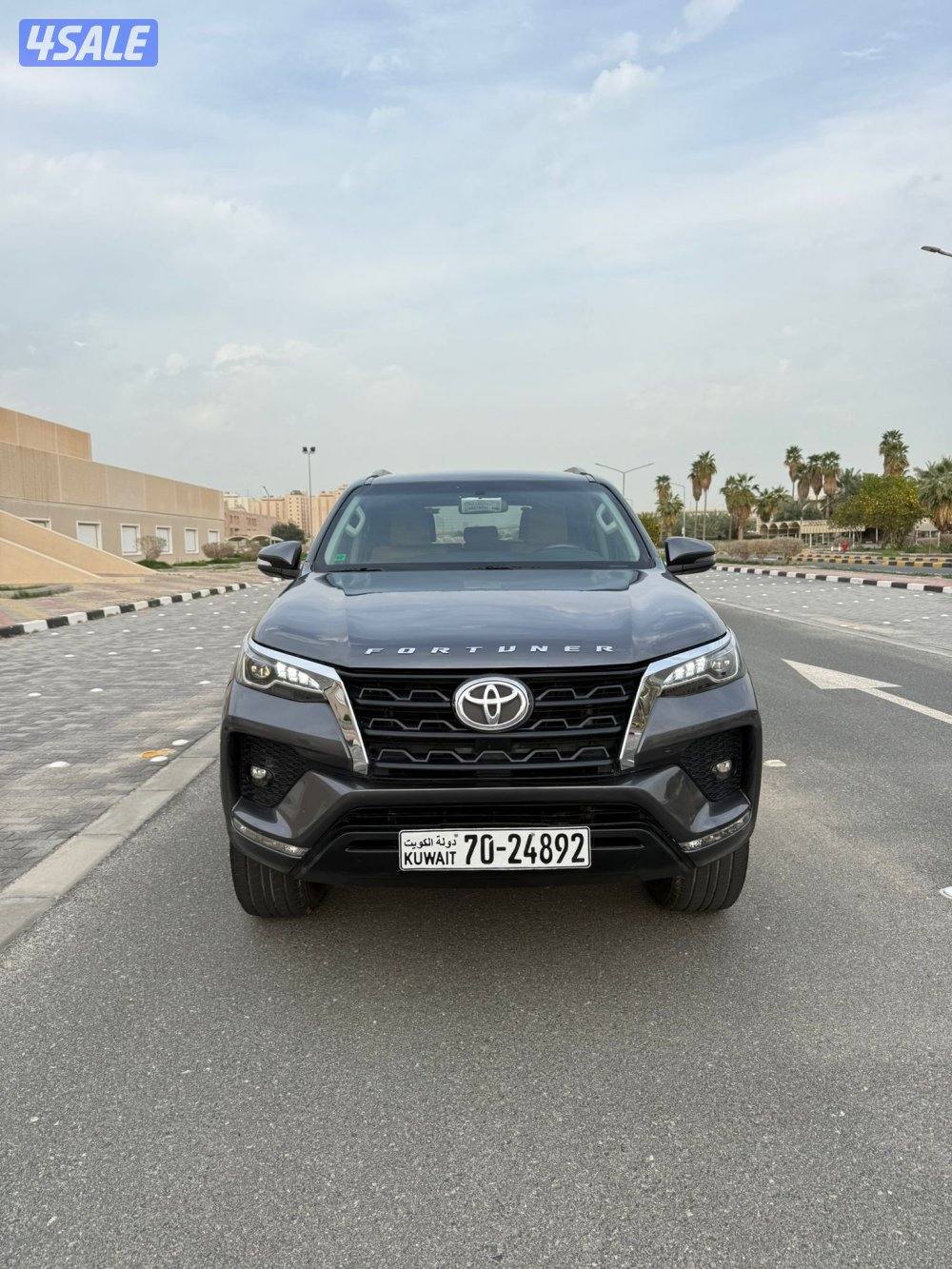 فورتينر 2023 الساير 6V عداد 136 الف2