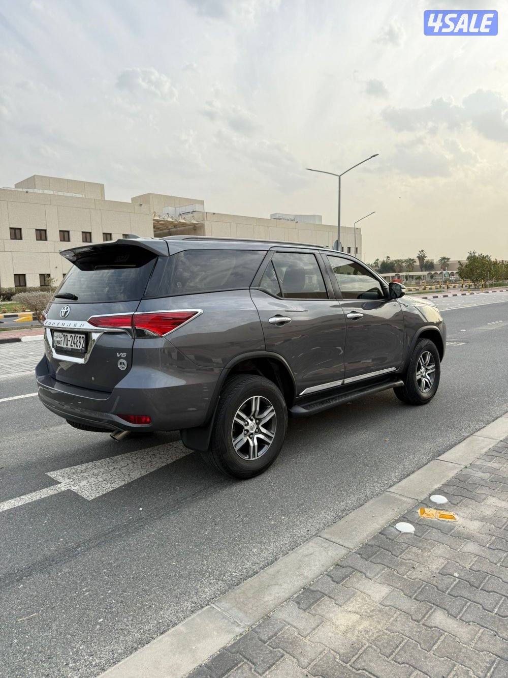 فورتينر 2023 الساير 6V عداد 136 الف3