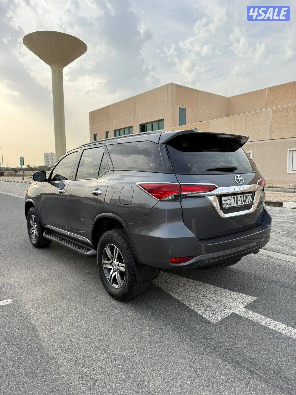 فورتينر 2023 الساير 6V عداد 136 الف4