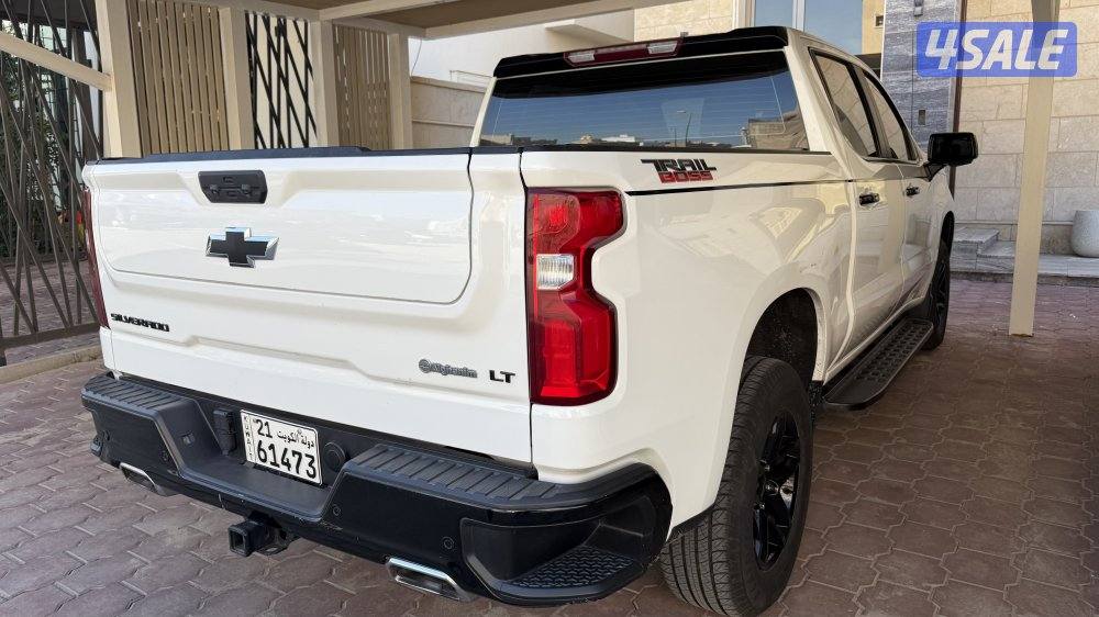 Silverado Trail Boss Z71 White 135 KM - 11,900 KD0