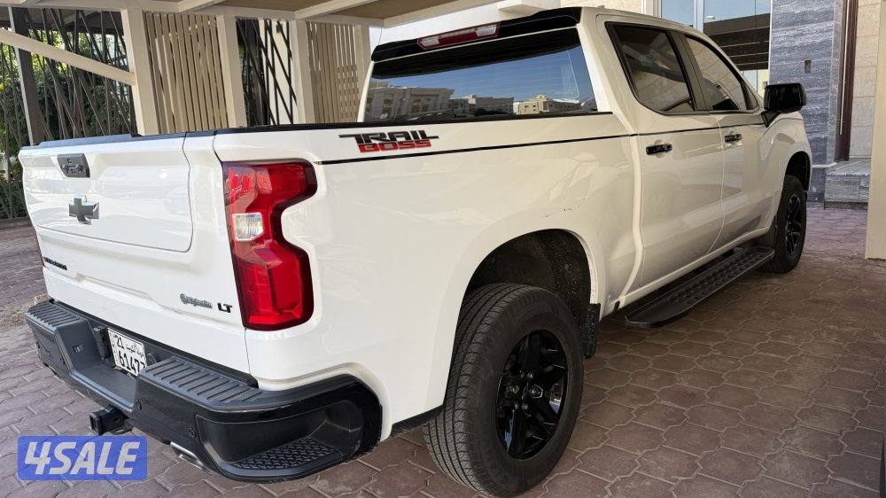 Silverado Trail Boss Z71 White 135 KM - 11,900 KD3