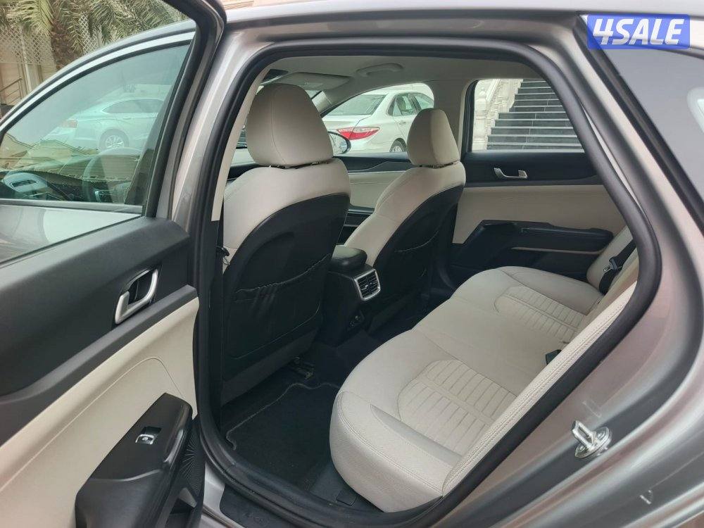 للبيع كيا K5 شرط الفحص قير مكينه وشاصي ممشاها ٦٠ الف8