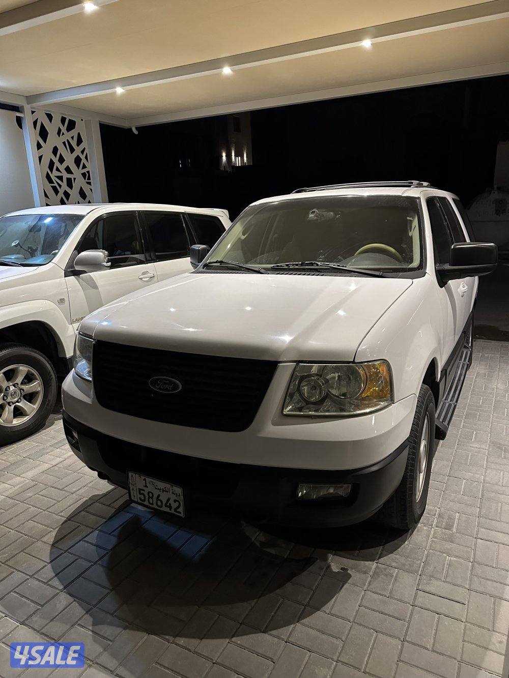 للبيع اكسبديشن موديل ٢٠٠٤0