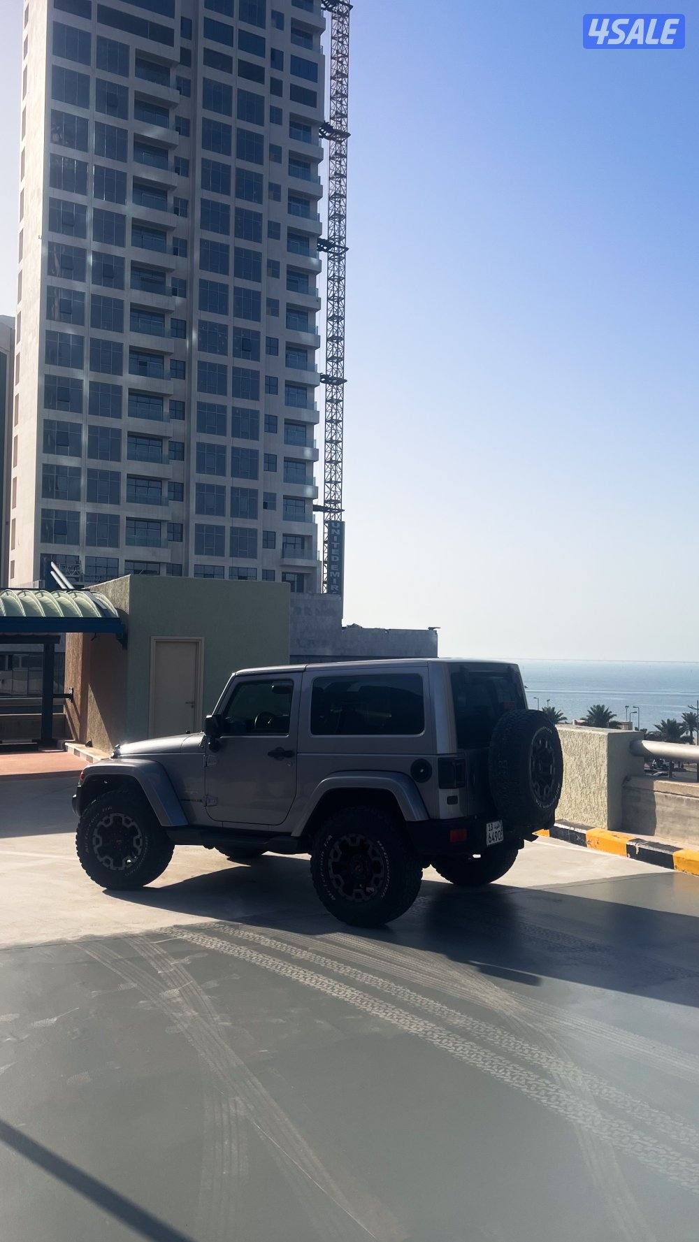 للبيع جيب رانجلر صحارى ٢٠١٥1