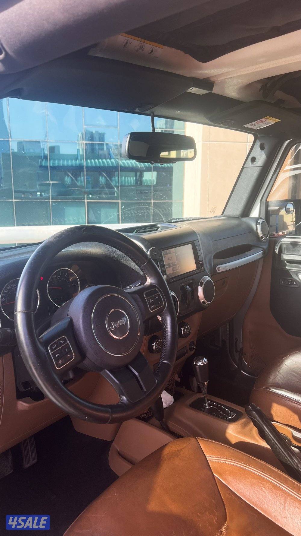 للبيع جيب رانجلر صحارى ٢٠١٥4