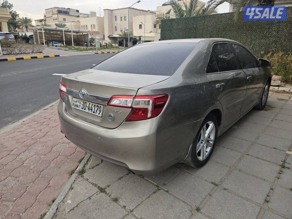 للبيع سيارتين كامري8