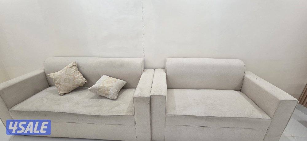 كنب ٣ كراسي + ٢ كرسي + طاولتين0