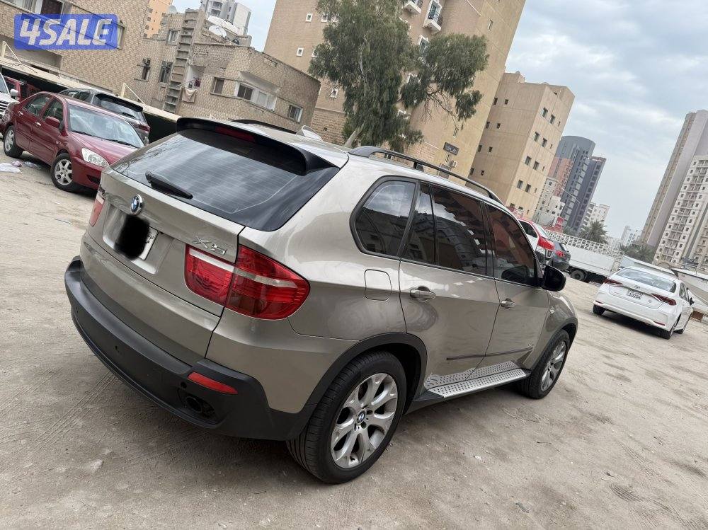 للبيع BMW X5 موديل 2009 شرط الفحص 6 سلندر0