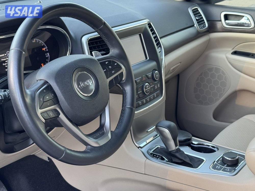 جيب جراند شيروكي موديل 2018 عداد 67 الف8