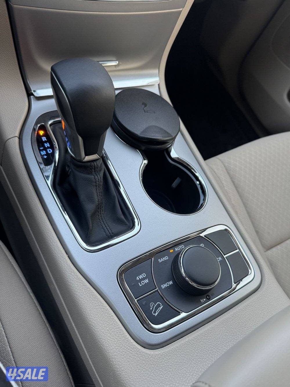 جيب جراند شيروكي موديل 2018 عداد 67 الف9