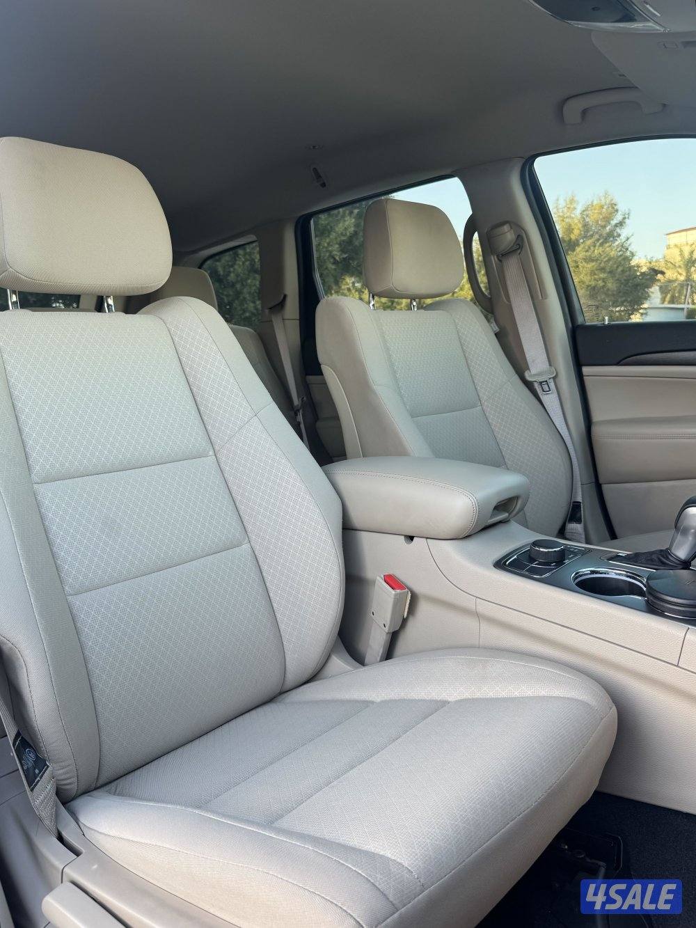 جيب جراند شيروكي موديل 2018 عداد 67 الف12